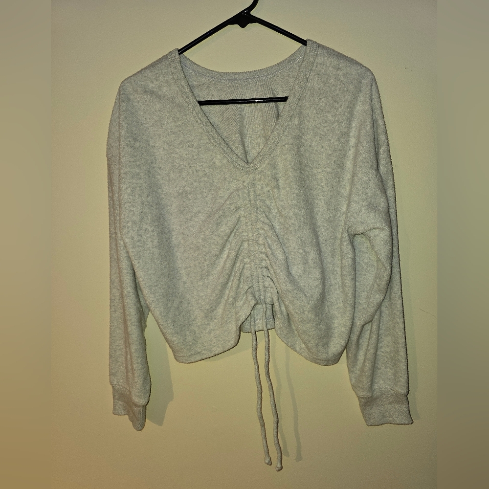 Cropped gray sweatshirt. Size small